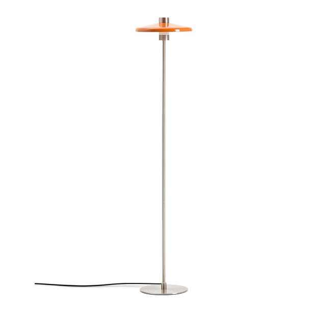 Oranžová stojací lampa s kovovým stínidlem (výška 130 cm) Nuvira – Kave Home