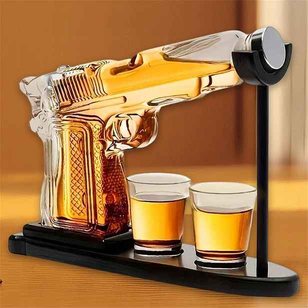 Karafa 230 ML Ve Tvaru Pistole Se Sklenicemi 50 ML Na Whisky