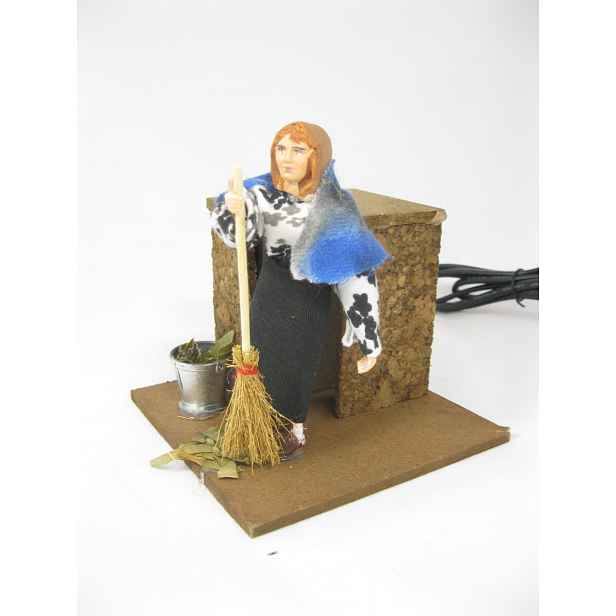 Pohyblivá Figura- Hospodyňka uklízí 10x10x12 cm 220V