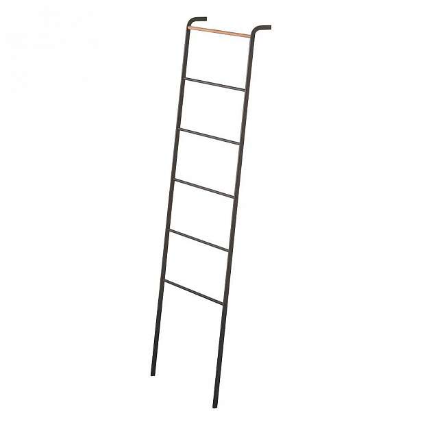 Černý dekorativní žebřík s detailem z bukového dřeva YAMAZAKI Tower Ladder