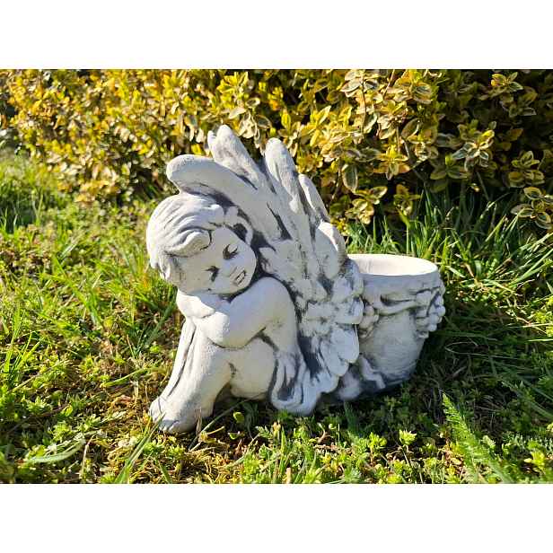 Betonová figurka Anděl malý s květináčem, anděl, zahradní figurky