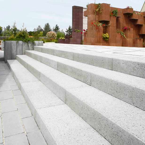 Schod betonový BEST FALDO metropol přírodní 350×1 000×150 mm