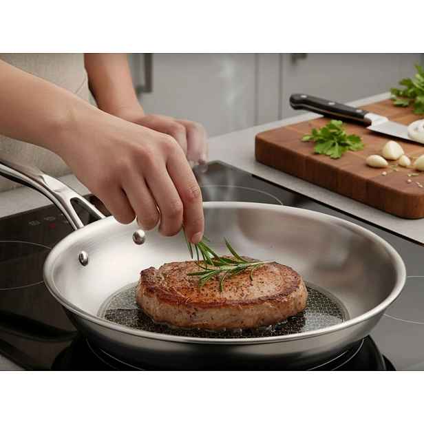 Pánev s ochrannou mřížkou Signature 28 cm, nerezová ocel