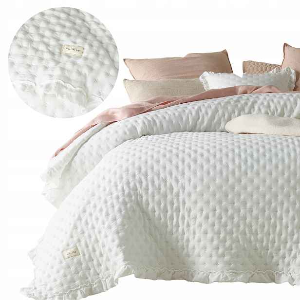 ROOM99 Přehoz na postel 240x260 zlomená bílá prošívaná měkká volánková barva Molly