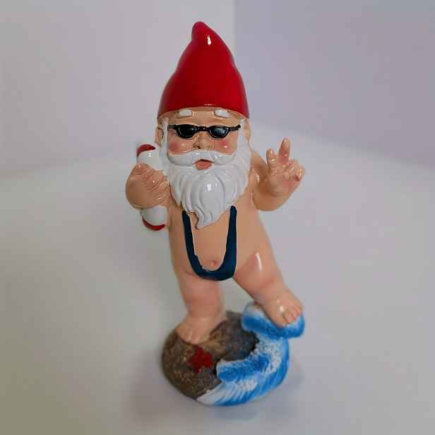 TEMU 1 Gnome v plavkách s plavacím kroužkem - Fantastická zahradní gnomka s červenou čepicí a brýlemi, modrou plavkou a bílým vousem, ideální pro