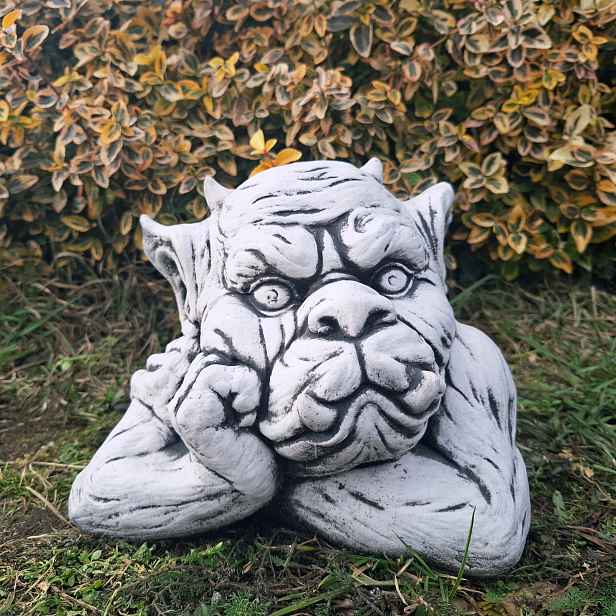 Betonová figurka Chrlič Maszkaron zahradní figurka chrliče