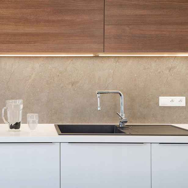 Ochranná dýha na kuchyňskou stěnu Crearreda Travertine Stones 190 x 60 cm