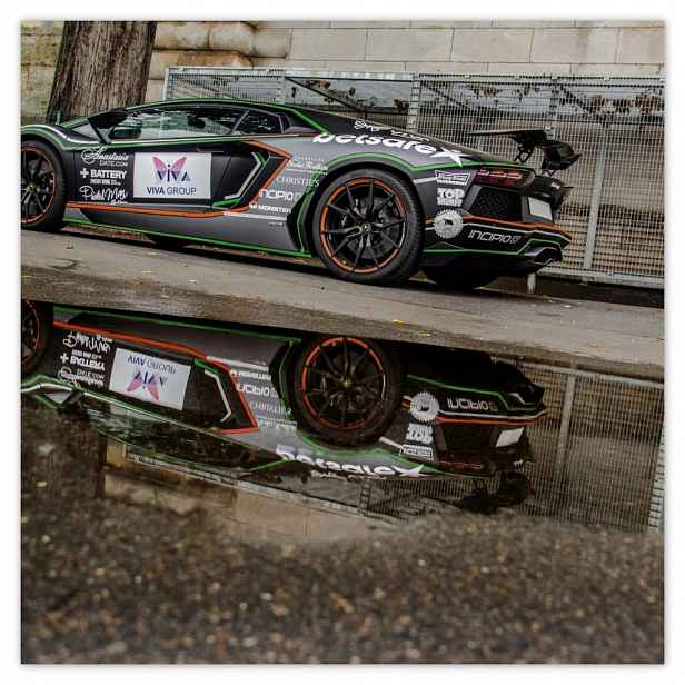 Fototapety flizelina 208x208 Sportovní auto