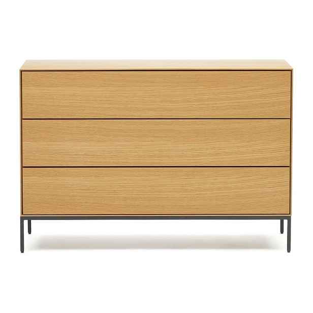 Nízká komoda v dekoru dubu v přírodní barvě 110x75 cm Vedrana – Kave Home
