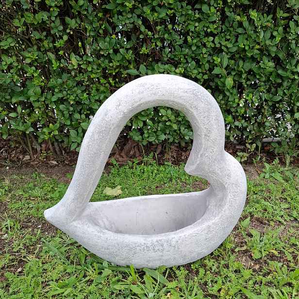 Betonová zahradní figurka Květináč Srdce Květináč do zahrady