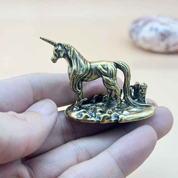 TEMU Sběratelské figurky, Halloween dekorace Jednorožec Pegasus mosazná figurka ozdoba dárek pro kolegy, kancelářský stůl, obývací pokoj, ložnice,
